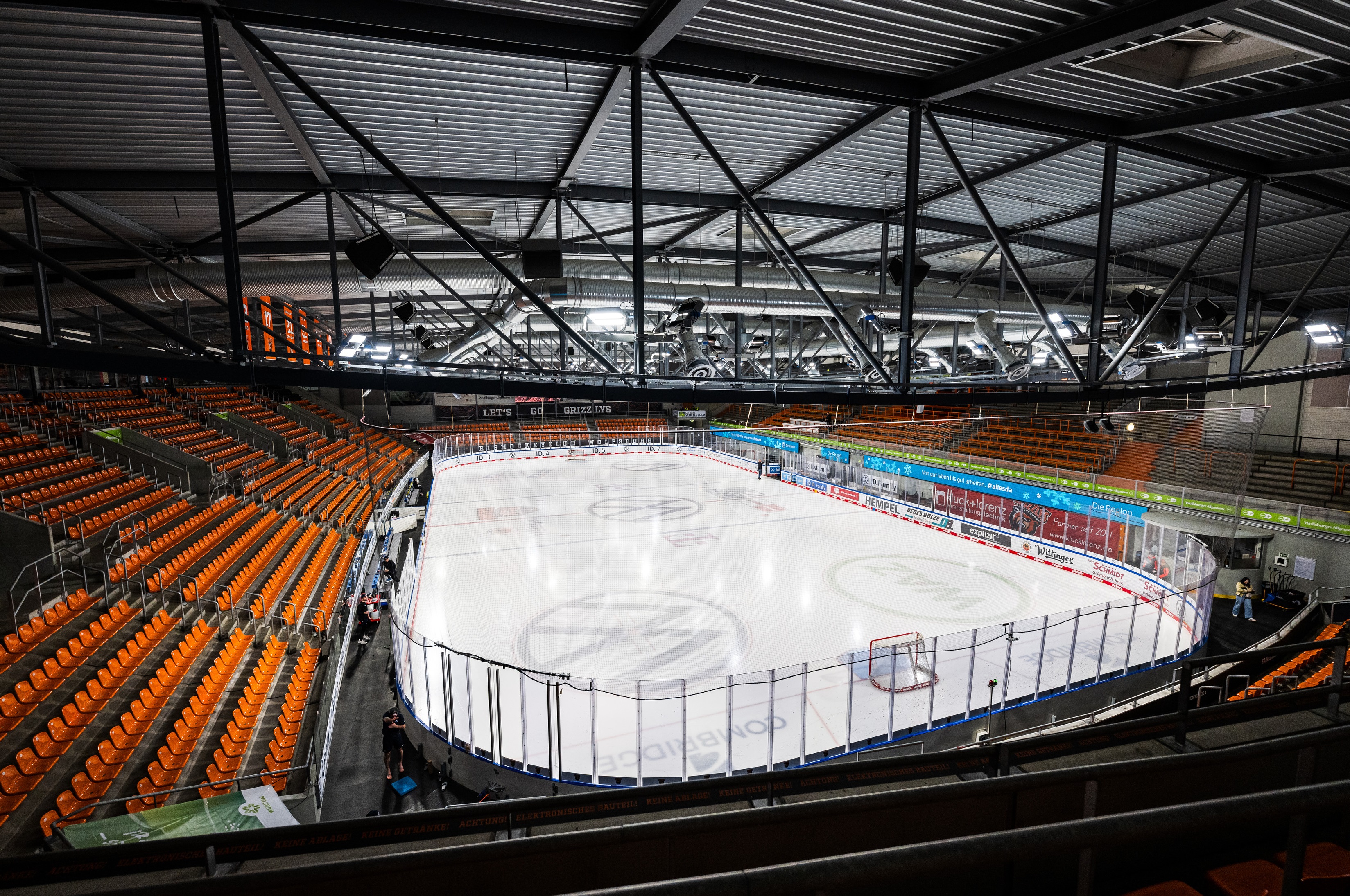 Blick auf die Eisfläche der EisArena