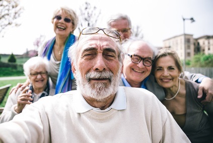A group of laughing seniors; Photo: oneinchpunch/Fotolia.com