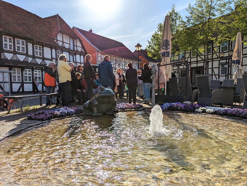 People at a fountain in Vorsfelde