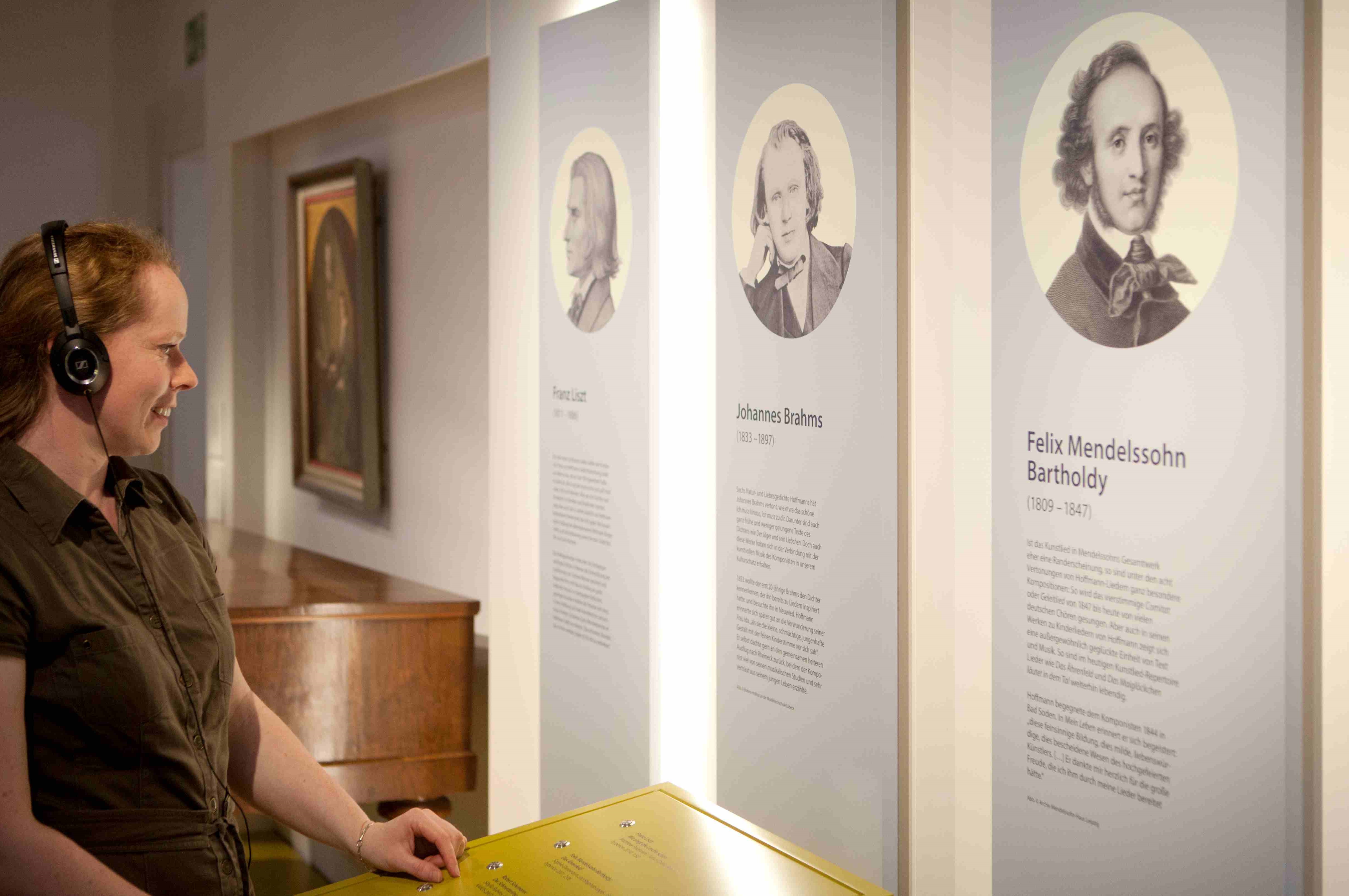Brahms, Liszt und Mendelssohn Bartholdy komponierten Melodien für Hoffmanns Liedtexte; Foto: Hoffmann-von-Fallersleben-Museum im M2K, Stadt Wolfsburg