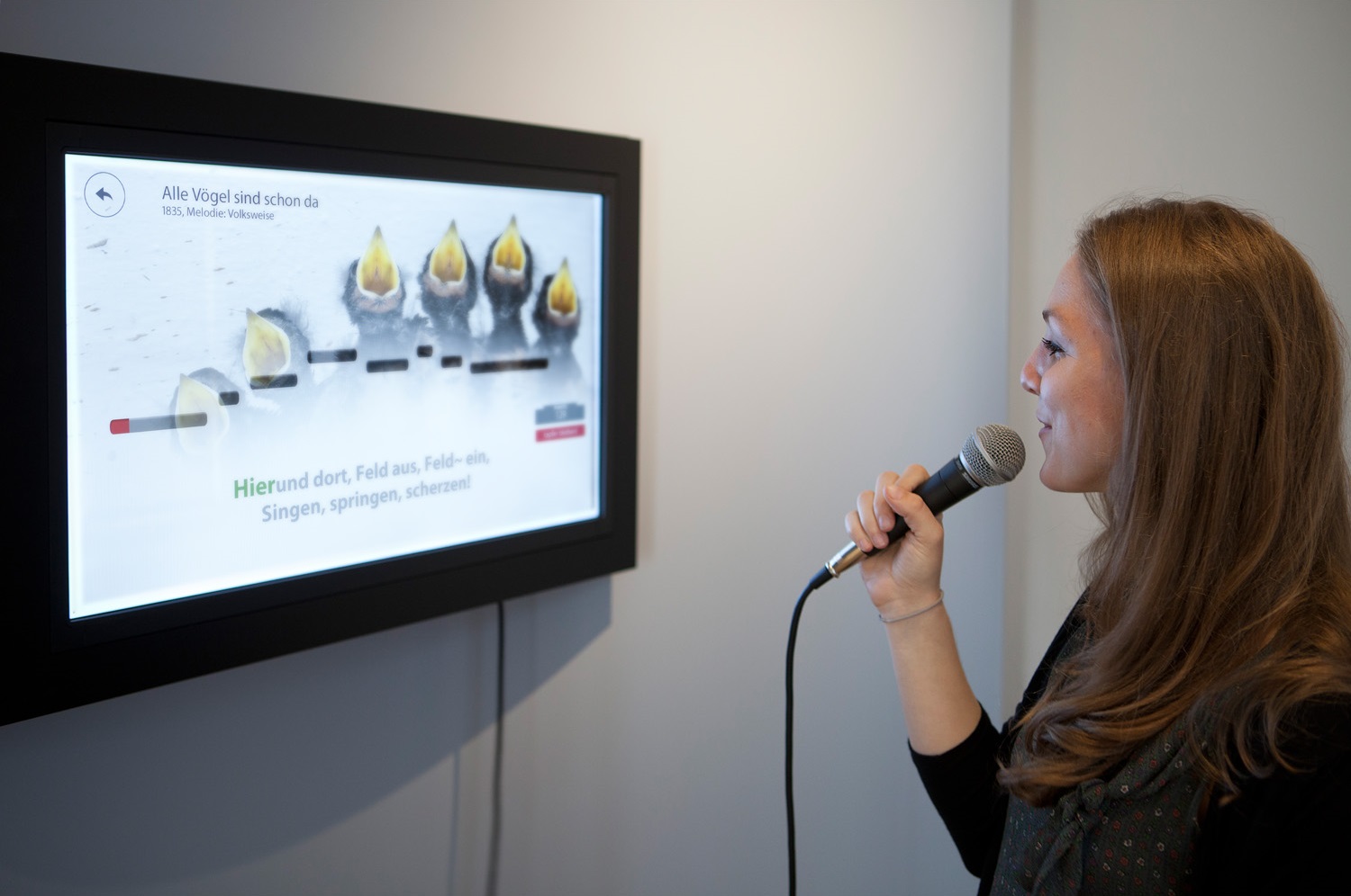 Freude am Singen – Karaoke mit Hoffmann-Hits ; Foto: Hoffmann-von-Fallersleben-Museum im M2K, Stadt Wolfsburg