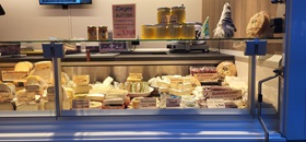 Verkaufsstand der Handwerklichen Käsekunst Albers